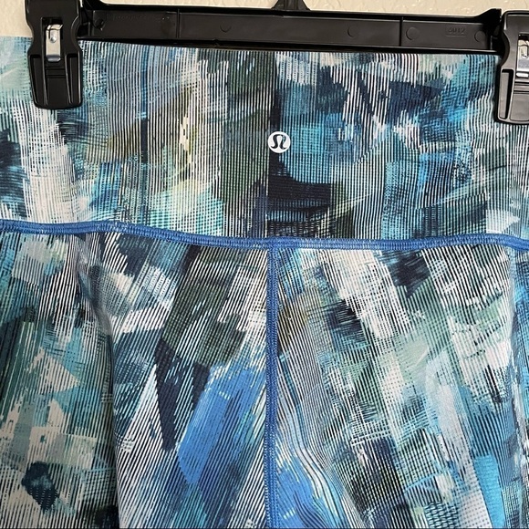 Lululemon Cropped Leggings Geometric Striped Multi Color - Picture 4 of 9